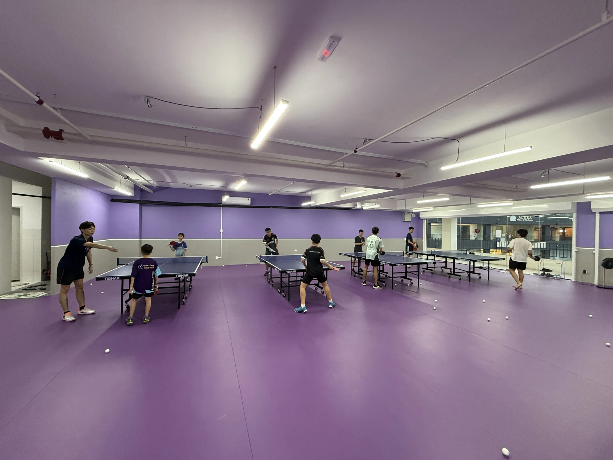 A group training session in the DTB Table Tennis club